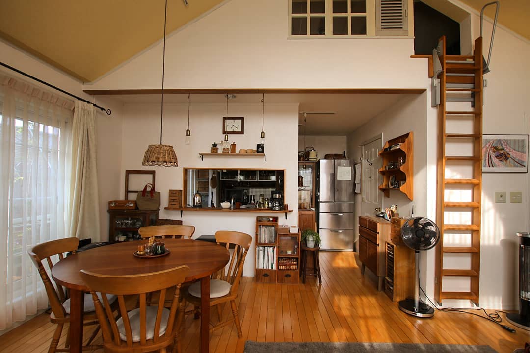 顶层带20平米左右的阁楼房子,有阁楼的挑高房子