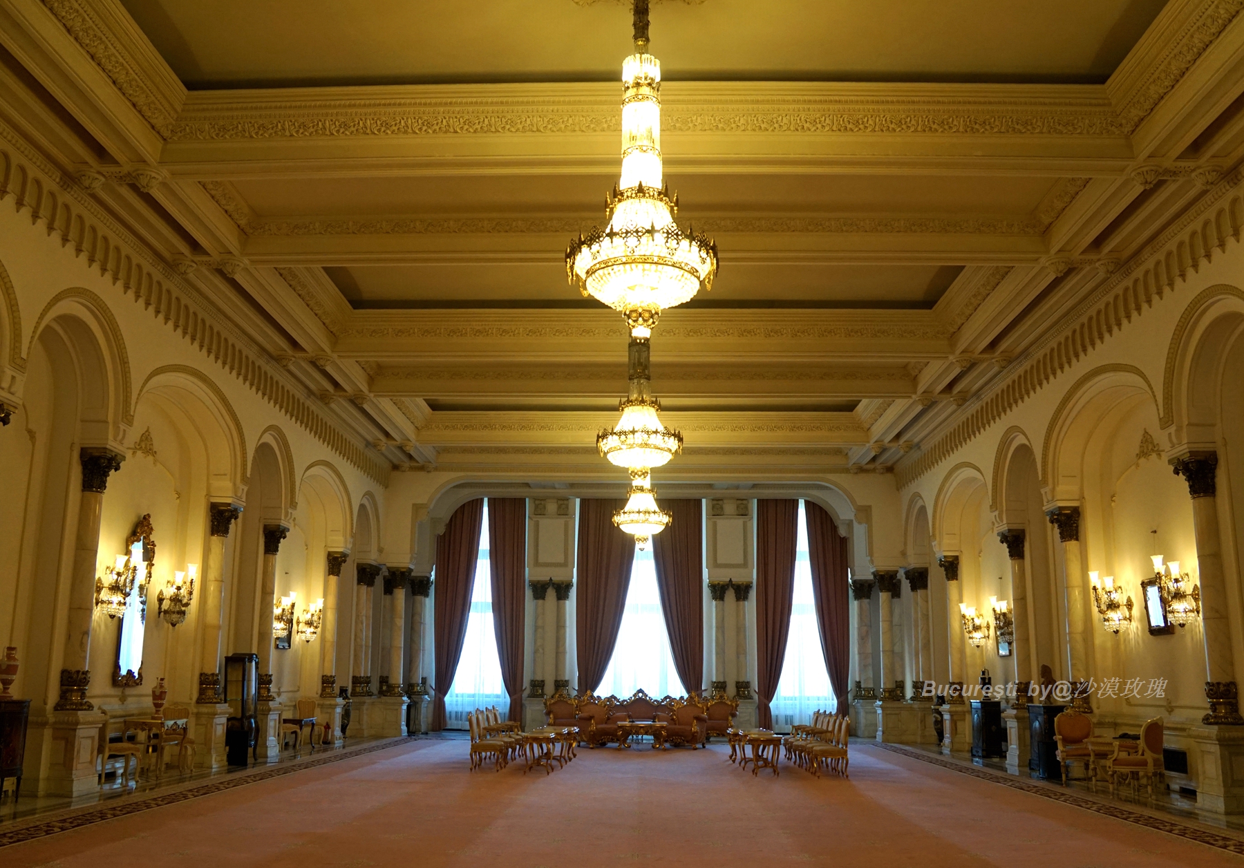 耗资100多亿的建筑里面非常壮观,耗资2亿最丑建筑