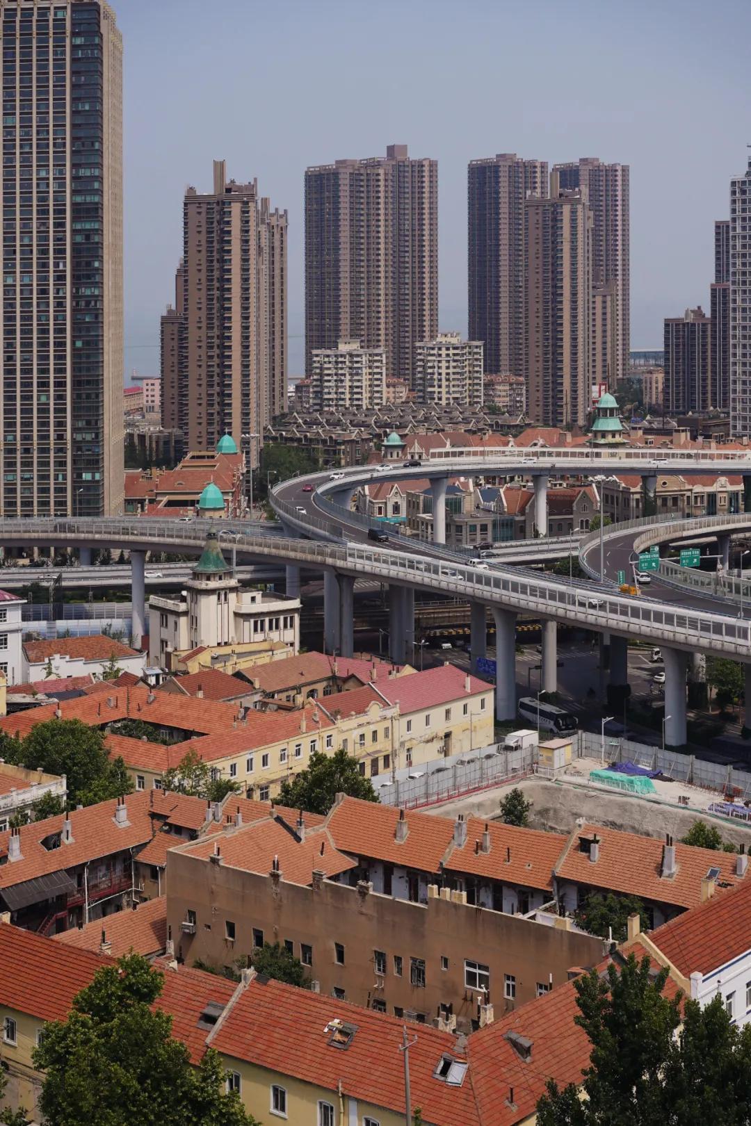 青岛的海给人很惬意,夏天青岛的海边热吗