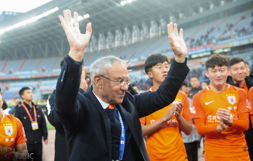 从对不起到谢谢你，李霄鹏赢得了山东球迷的心