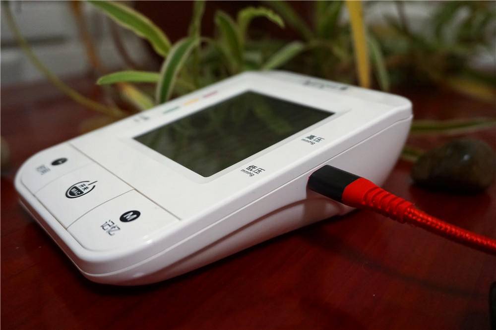 长坤手臂式智能电子血压计,爱尔泰血氧仪