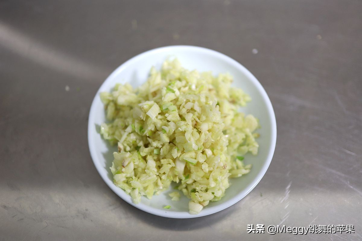 蒜茸粉丝扇贝的做法窍门,烧烤蒜蓉扇贝的做法视频教程