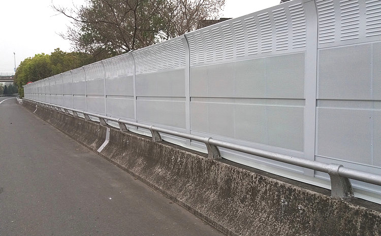 河北泡沫铝声屏障厂家,隔音泡沫彩钢板声屏障生产厂家