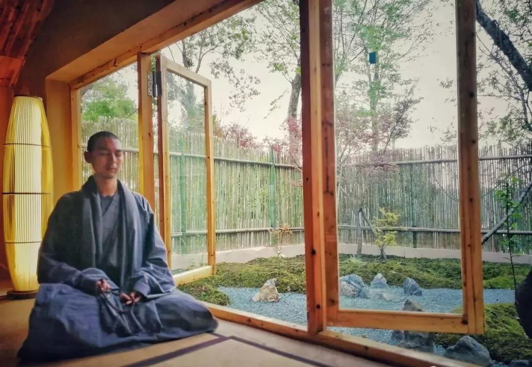 80后夫妻住山,80后两口子隐居大山