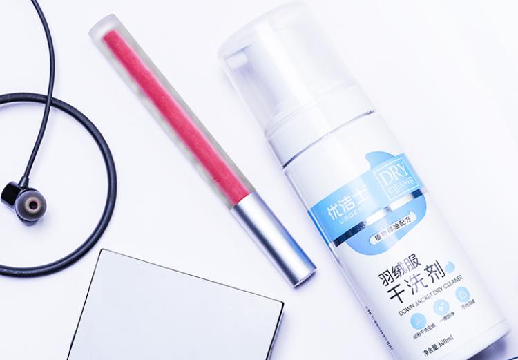 冬天厚衣服脏了，别着急洗！教你1招，像新衣服一样干净