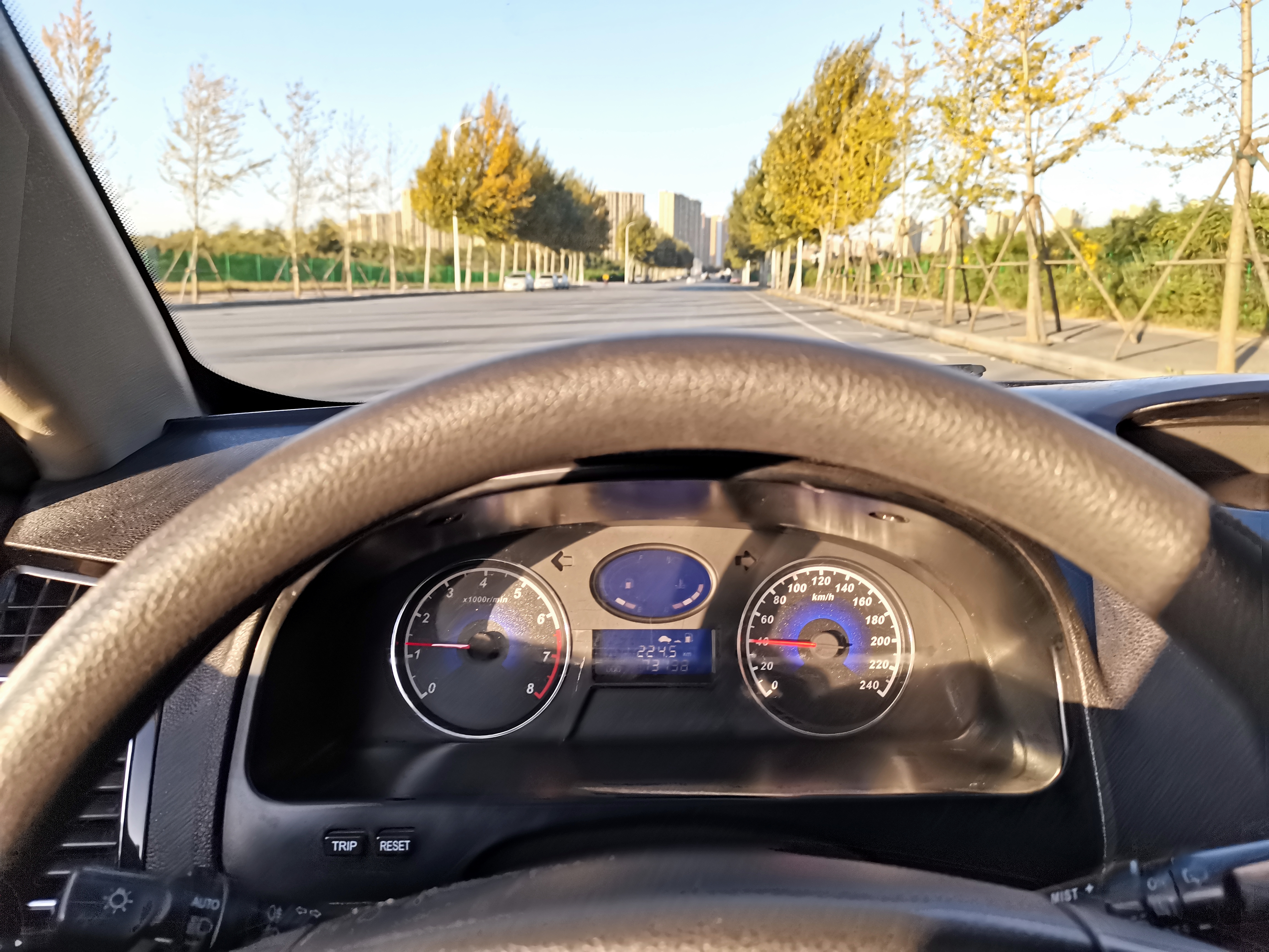 吉利帝豪ec7三元催化价格,万元左右的帝豪ec715可以买吗