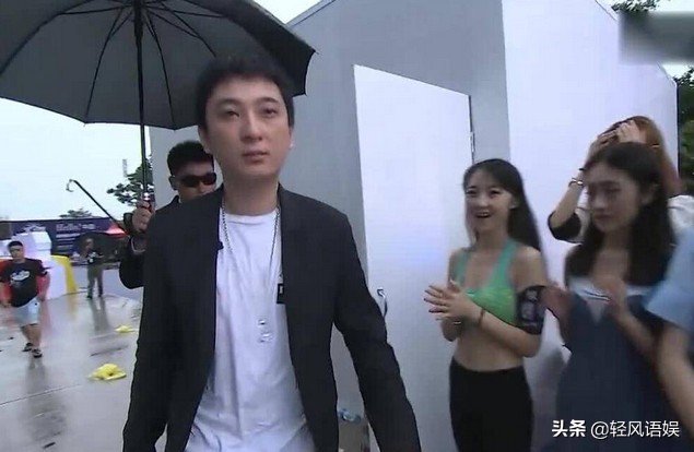 王思聪游日本吃拉面,王思聪外国购物