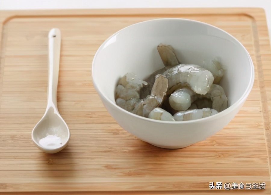 做春卷的手法全过程,怎样做皮薄酥脆的春卷