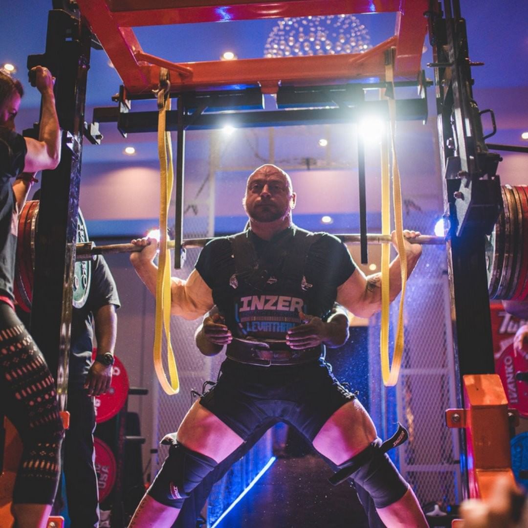 力量举有装备和无装备,力量举前后差别