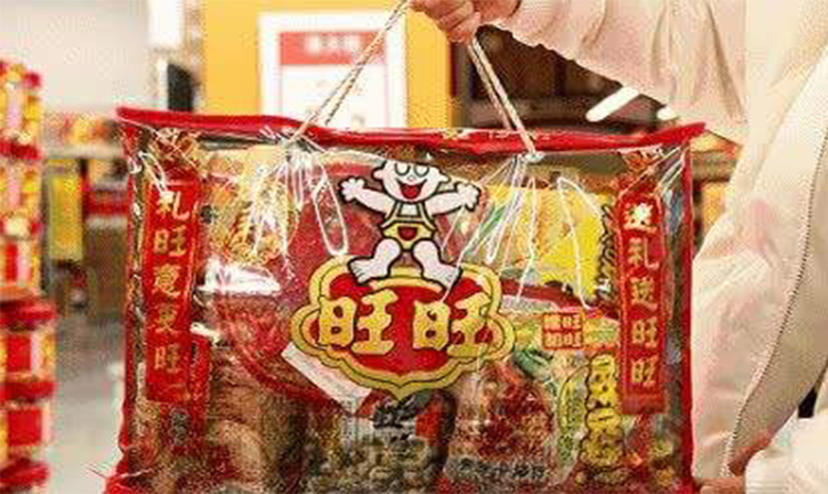 旺仔是要给太空运牛奶吗？这谜一般的红色飞机……飞机里都装了啥