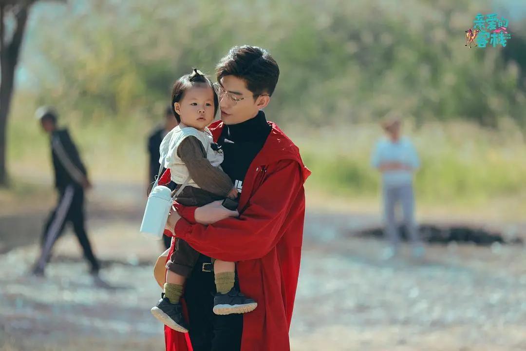 张翰新剧海报被吐槽,笑劈叉了