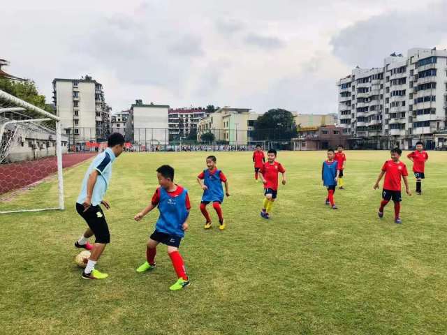 杭州亚运足球场地,杭州有没有标准的足球场