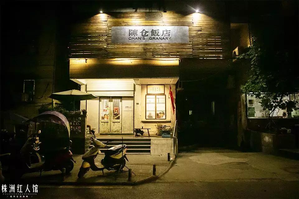 无言的年轮,嘴角的油渍,忆不尽的是陈旧时光。