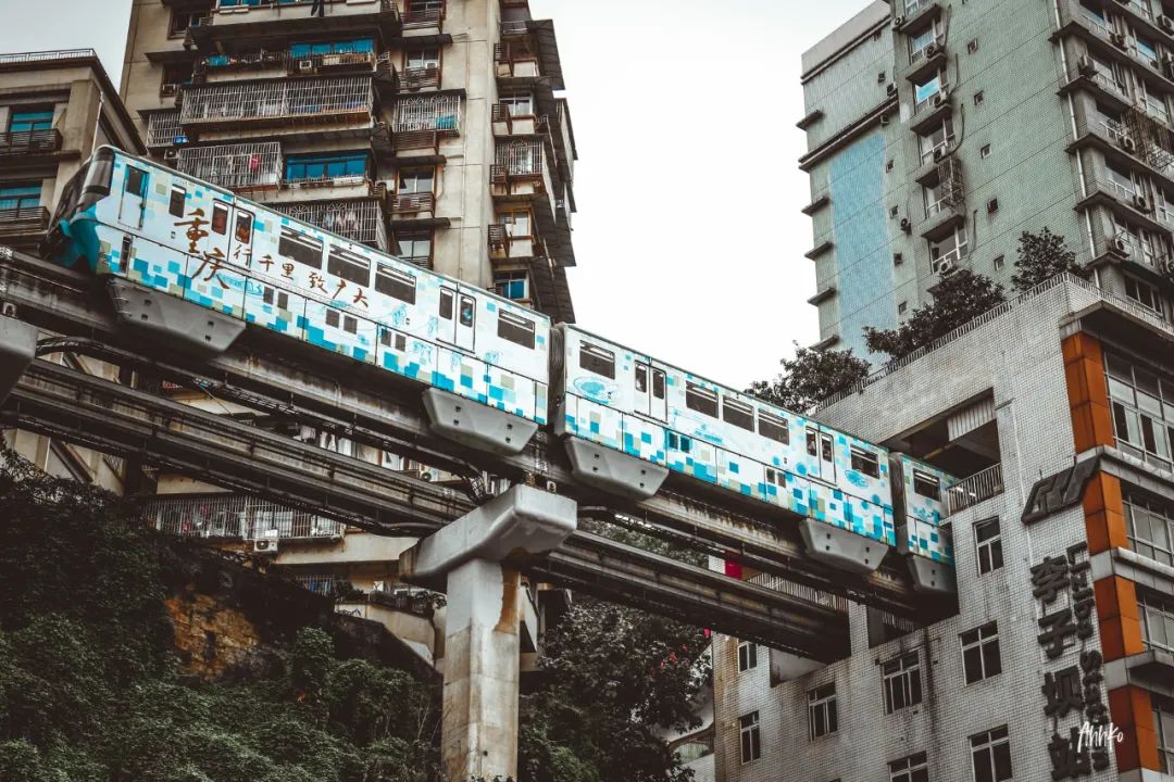 我们用25张图，去拆开8.2402万平方公里的重庆