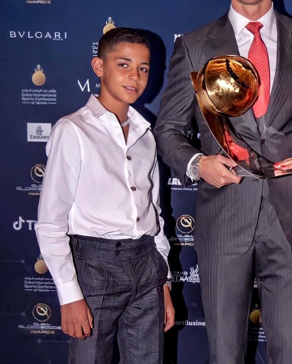 c罗未婚妻,c罗和女友外出惊艳礼服抢眼