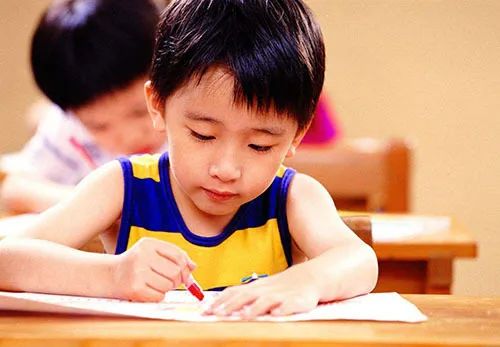 怎么培养孩子成为一个有主见的人,如何让孩子成为有独立思想的人