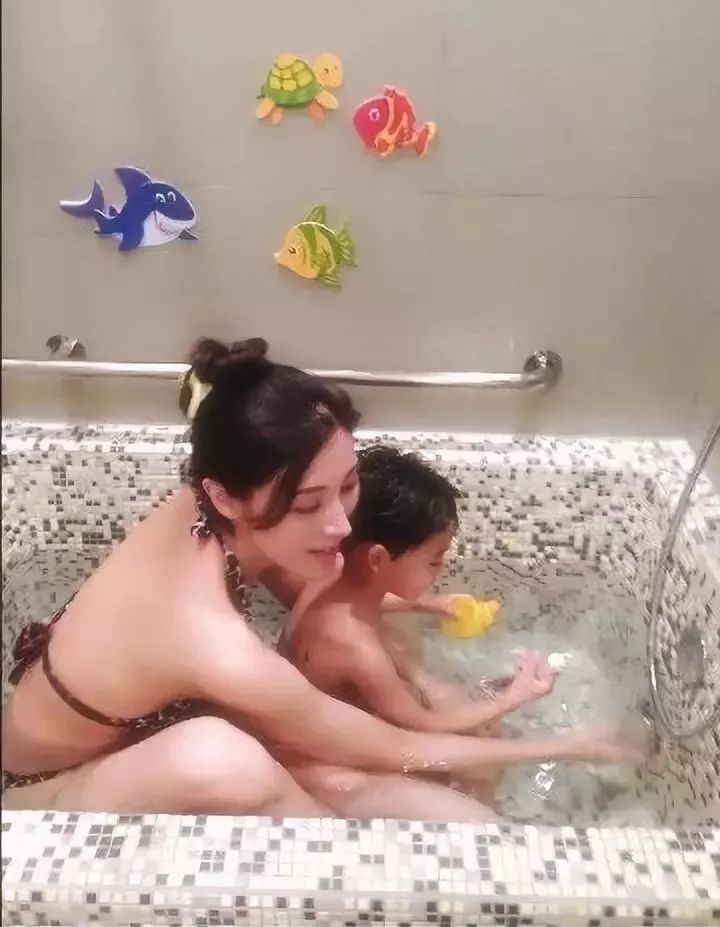 鏉庡槈娆d笌鍎垮瓙娉虫睜鎷嶄翰鍢寸収,鏉庡槈娆d笌鍏瞾鍎垮瓙浜插惢鐓х墖