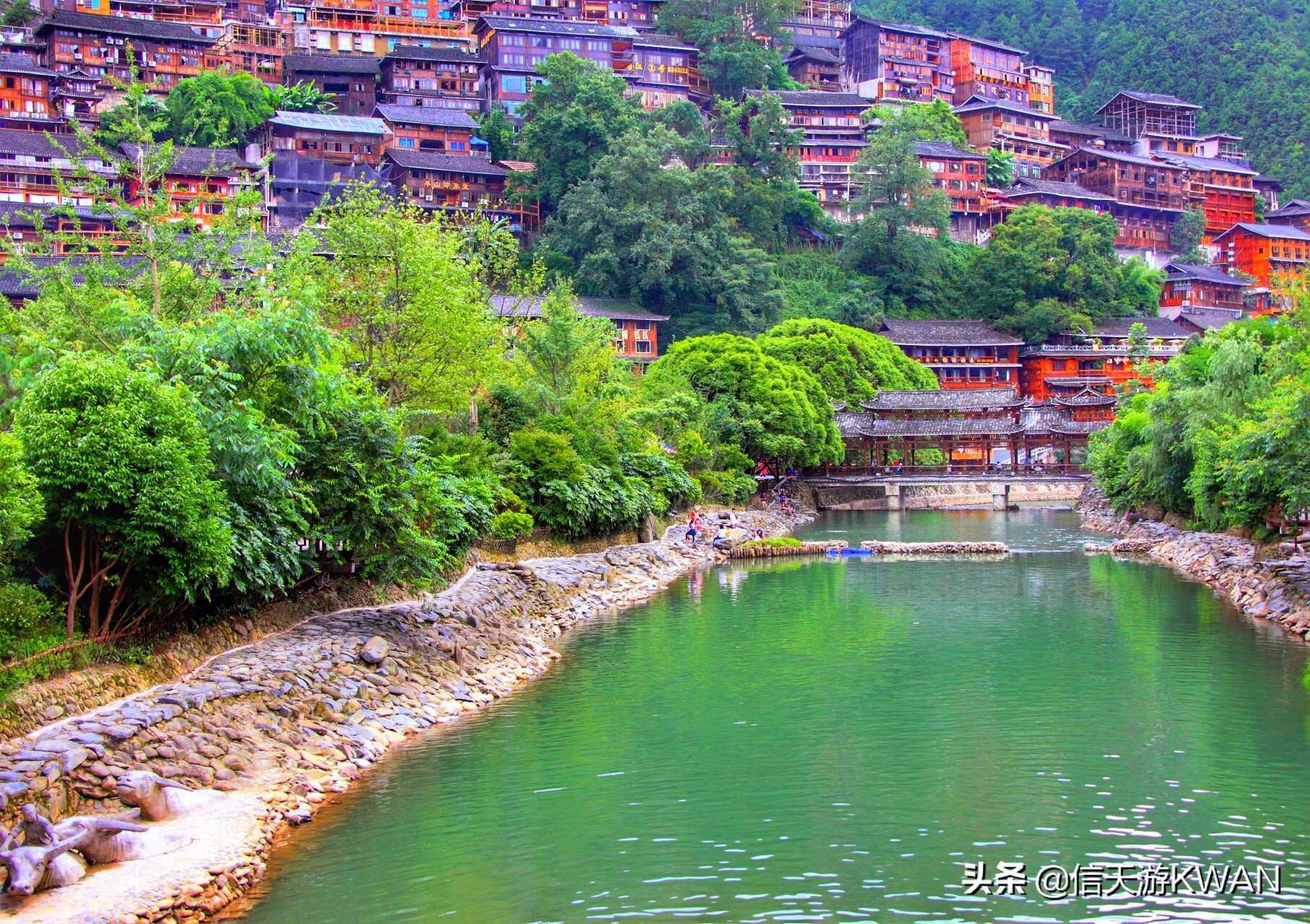 余秋雨关于西江千户苗寨的名句,西江千户苗寨以美丽回答一切