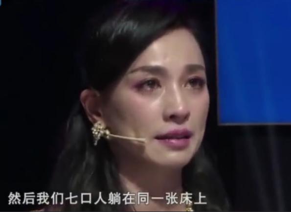 一家七口挤两个卧室,一家7口挤在一个大房子里