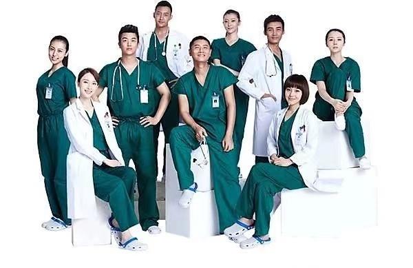 大哥最爱的洞洞鞋,女孩怎么抢着穿?