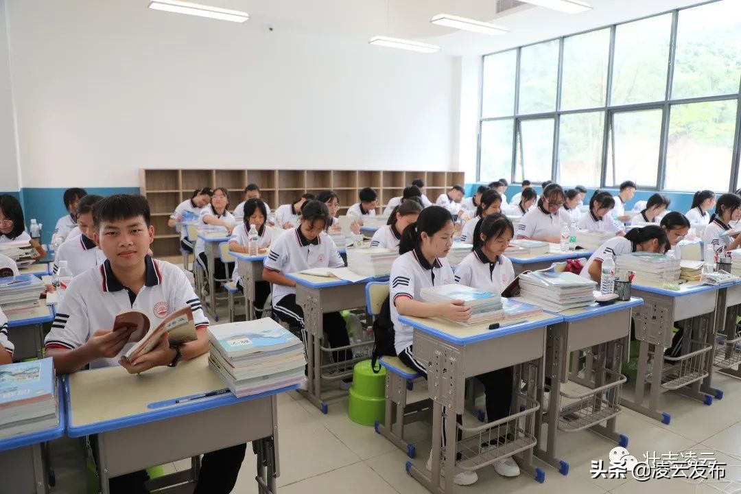 百色鸿顺高中开学典礼,高级中学喜讯