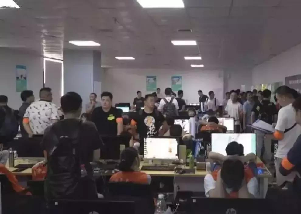 抠脚大汉诈骗案例,抠脚大汉诈骗视频