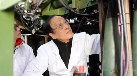 05式自行加榴炮，“战神之锤”治疗火力不足恐惧症，疗效如何？