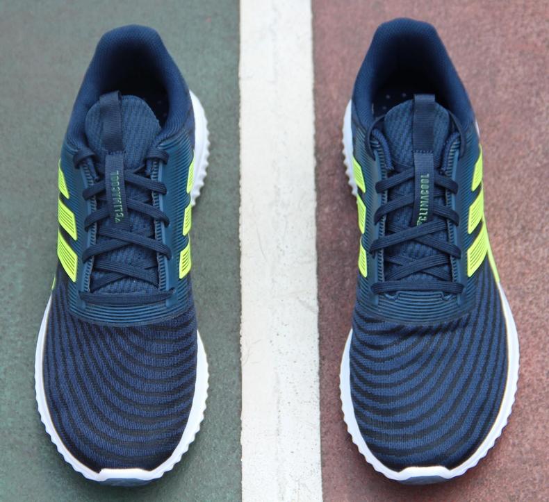 阿迪达斯清风系列跑鞋,夏季跑步阿迪套装