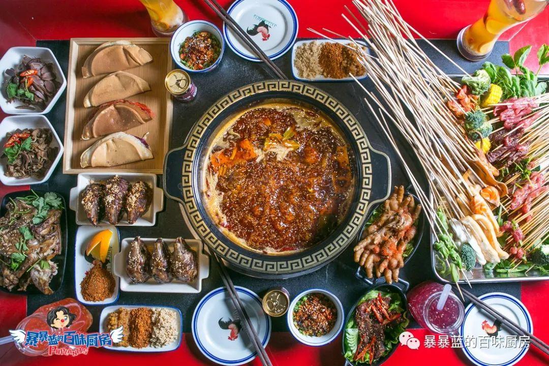 当成都老板爱上沈阳老雪,他开的串串香店锅底都有1瓶大绿棒