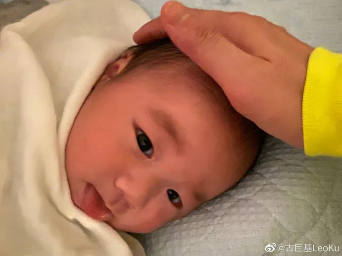 古巨基晒儿子的视频,古巨基和儿子合影