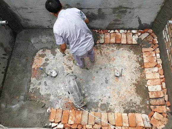 地面上鱼池自动排污过滤施工方法,鱼池过滤系统怎么实现自动排污的