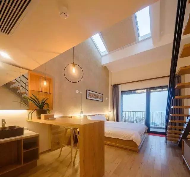 德清最高峰上的云端民宿，躺在离星空最近的床上