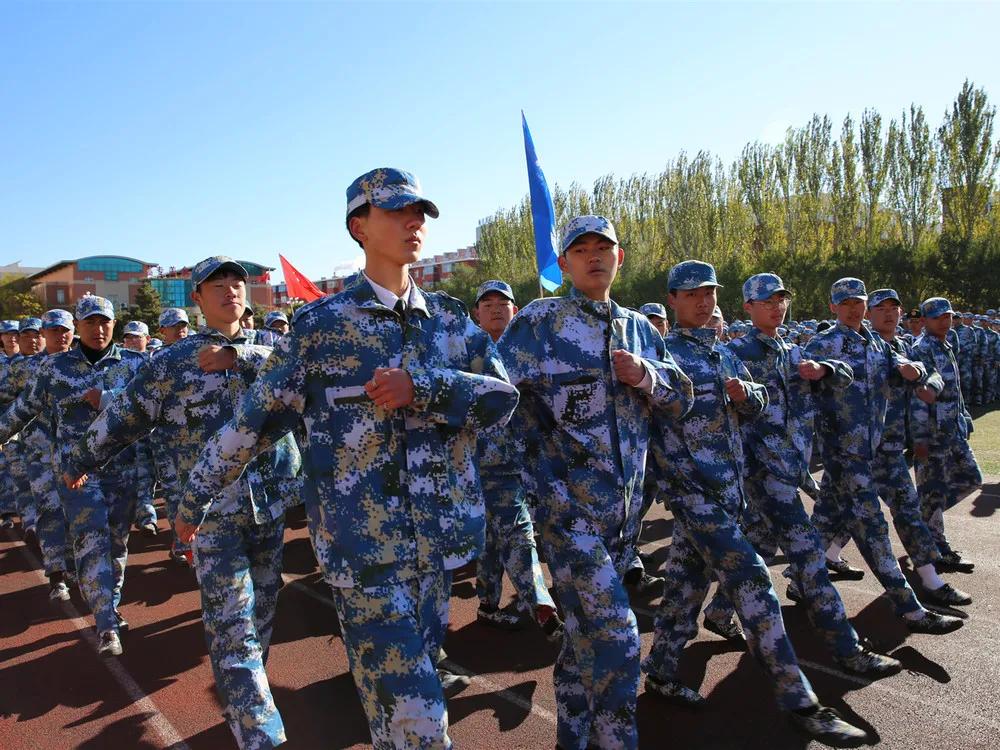 阜新高等专科学校隆重举行2020-2021学年度开学典礼暨新生军训闭营式