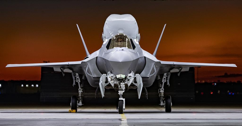 f35全球首款第五代隐身舰载机,美国最先进战机f35问题频出