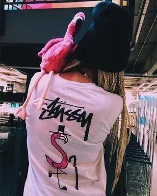 买不起大牌的牌子,买不起潮牌