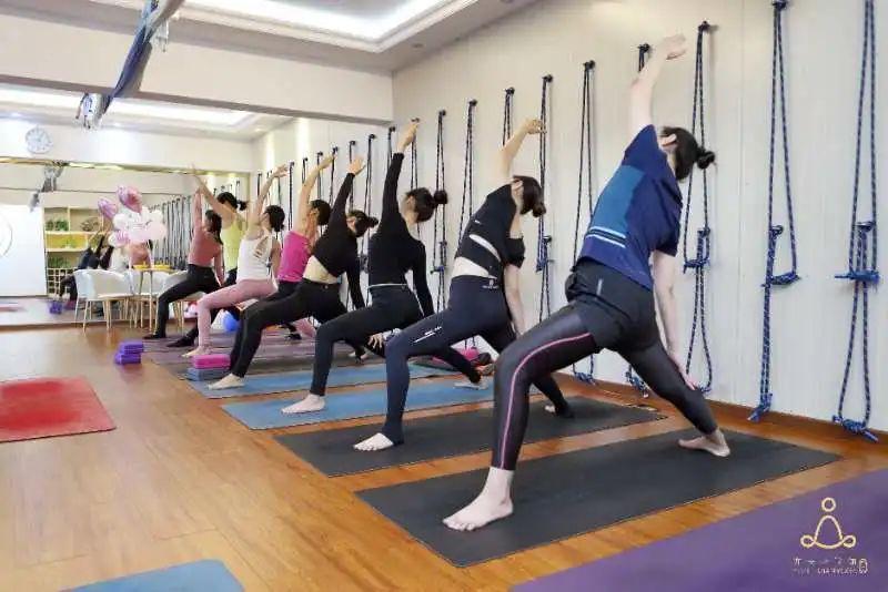 瑜伽提升自己气质的动作,瑜伽提升气质教程在家练