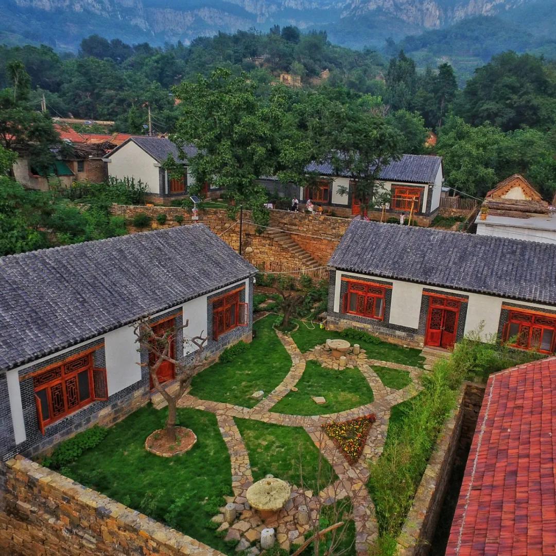 灵山秀水度深秋,灵山秀水堪称世外桃源