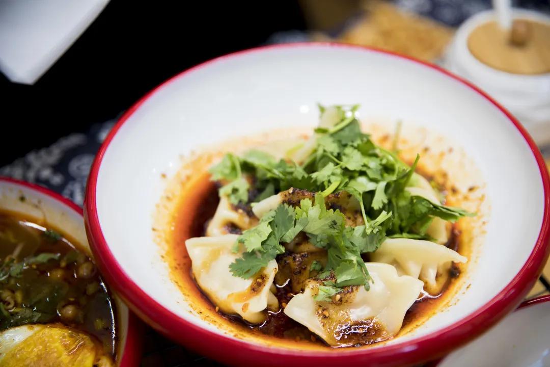 人均8元的奶茶店,人均8块的小吃