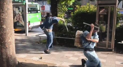 街头捡垃圾的日本武士忍者,日本武士捡垃圾