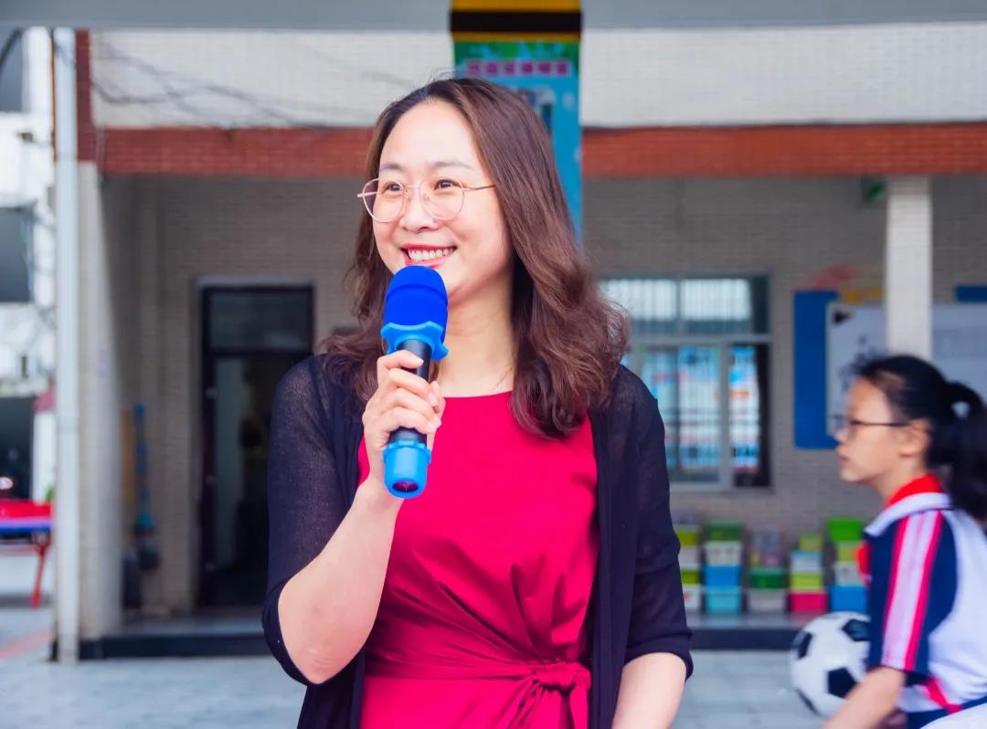 绿茵竞技展风采,绿茵赛场展风采