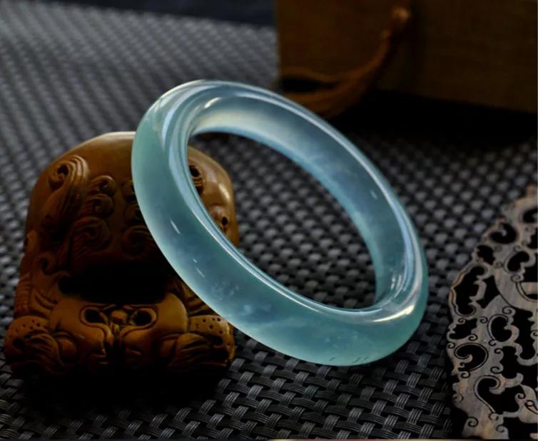 什么玉镯好养又养人,适合女生戴养人的玉镯