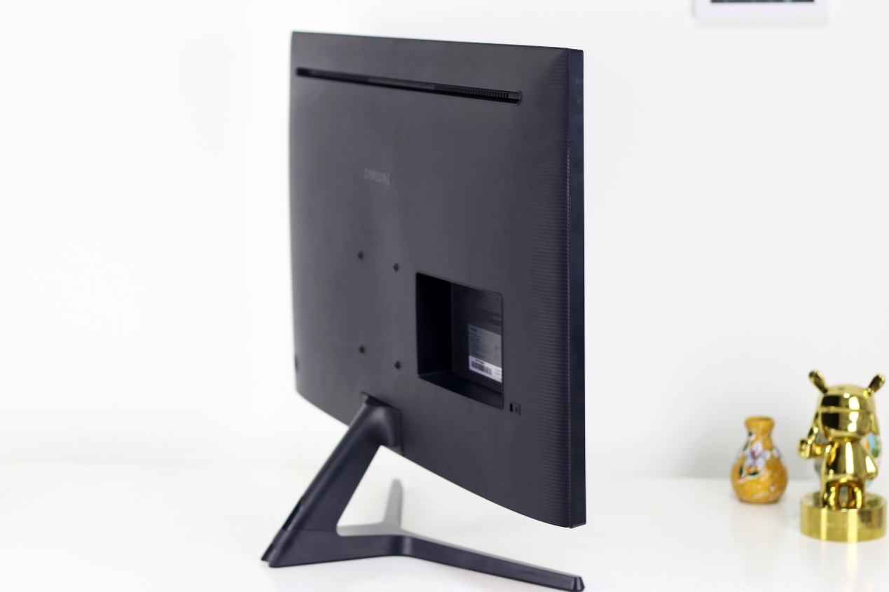 三星显示器玄龙骑士4k144hz,三星32英寸4k显示器s32a700nwc