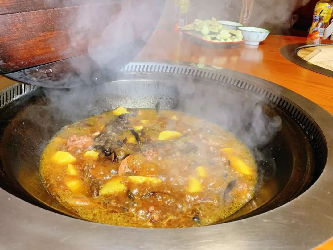 长春老灶台铁锅,长春农村小笨鸡特色饭店