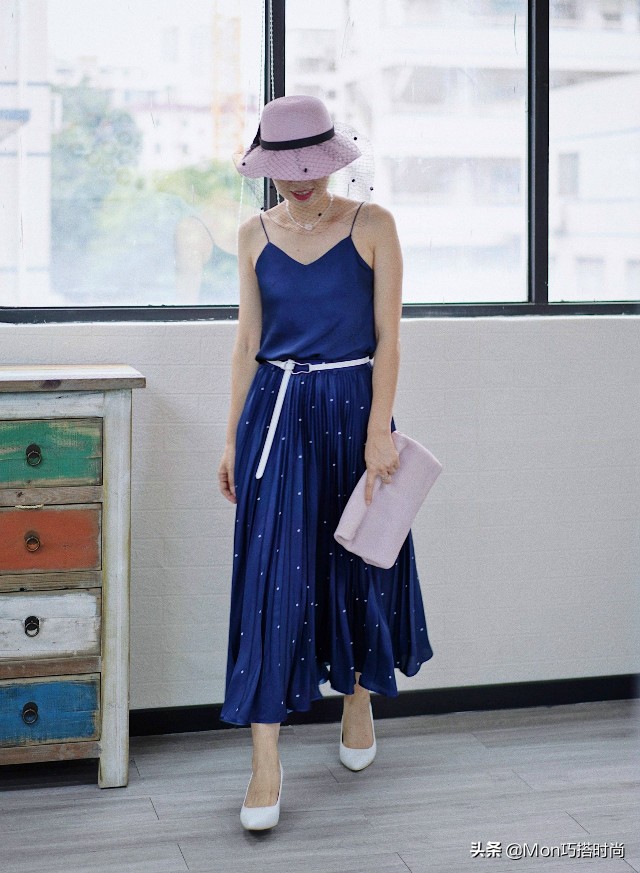 烂大街的“奶奶鞋”，想不到这么时髦，夏天用来搭半身裙，真优雅