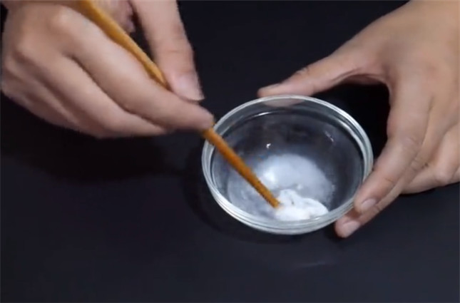 小白鞋清洁变白,小白鞋脏了一擦就能变白的神器