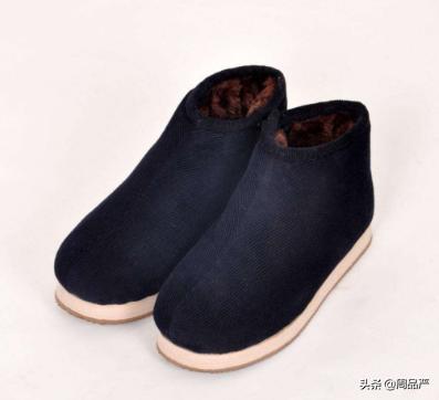 鞋子里面有个地方凸出来硌脚,鞋子侧边硌脚是太小了吗