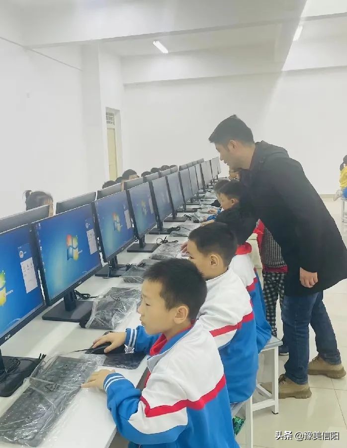 不忘初心同心同行—琵琶山学校第二届家校共同发展委员会成立大会