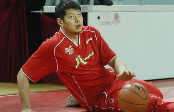 一家三口两国手，儿子是“王治郅接班人”，儿媳是“亚洲蝶后”