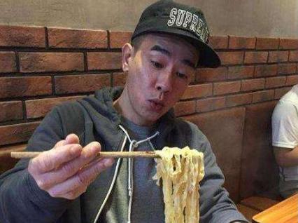 山鸡哥陈小春现在怎么样了,山鸡哥陈小春的艰难成名路