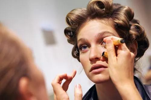 女装店吸引顾客进店的营销方案,实体门店女装产品塑造价值的话术